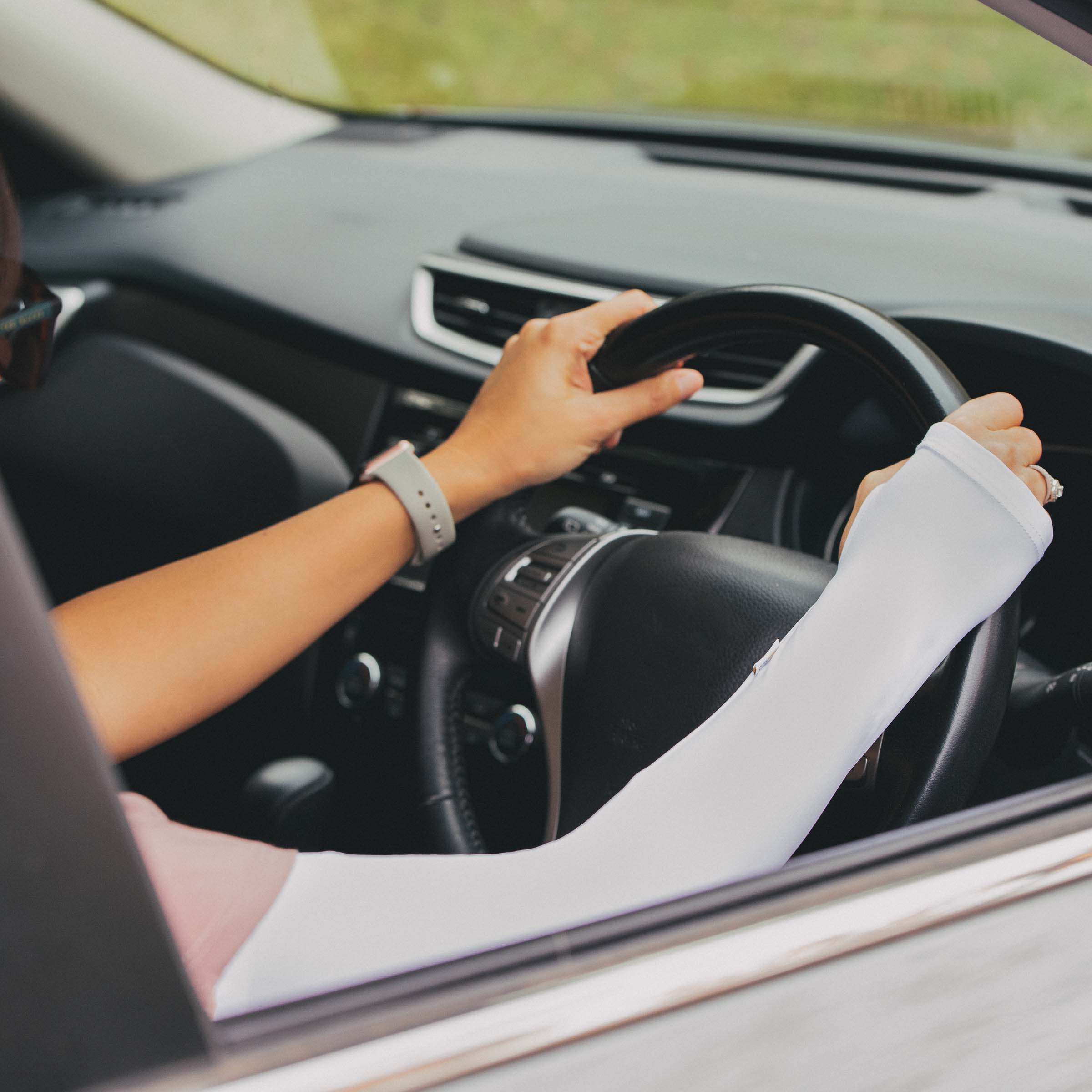 Crazy Arm Driving Sleeve in White Thumbhole