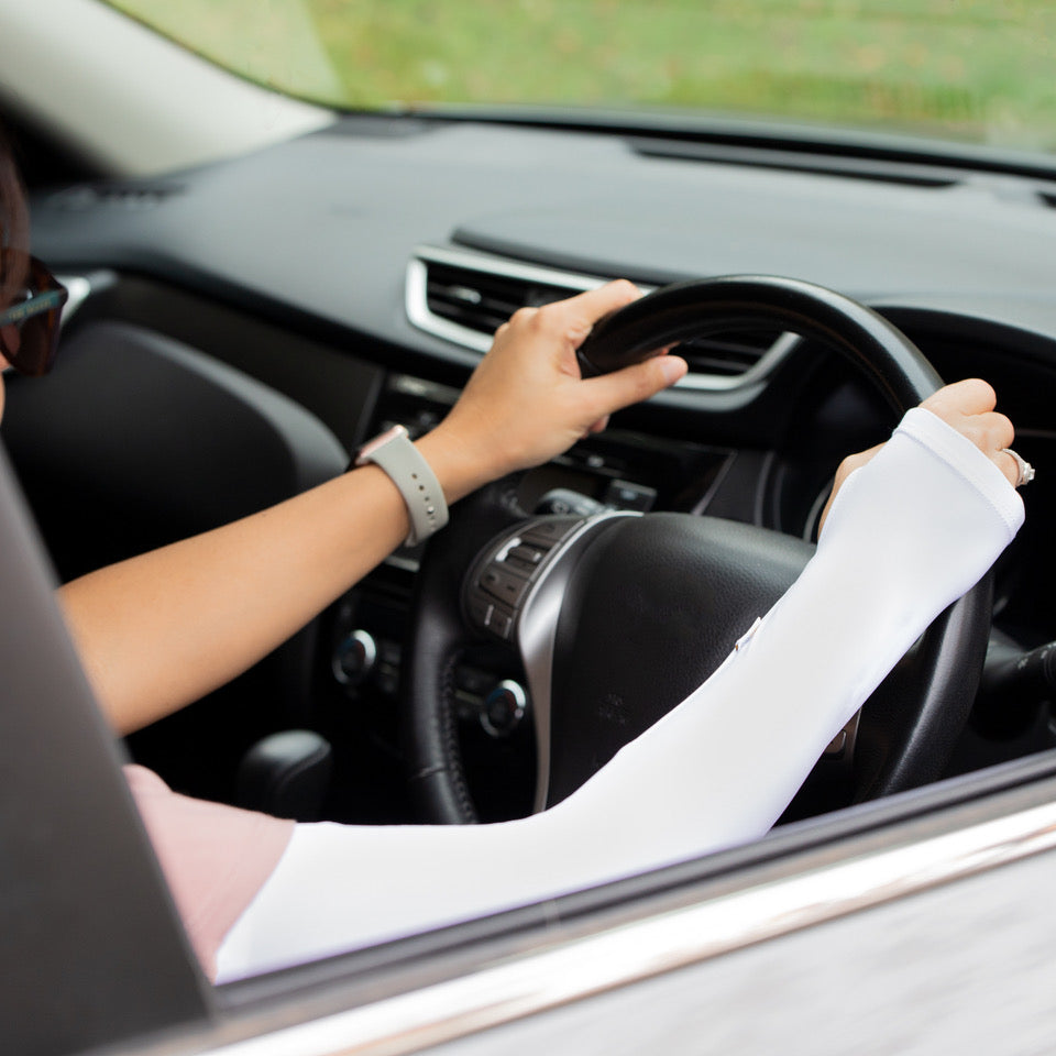 crazy-arms-white-thumbhole-car-in-situ-2.jpg