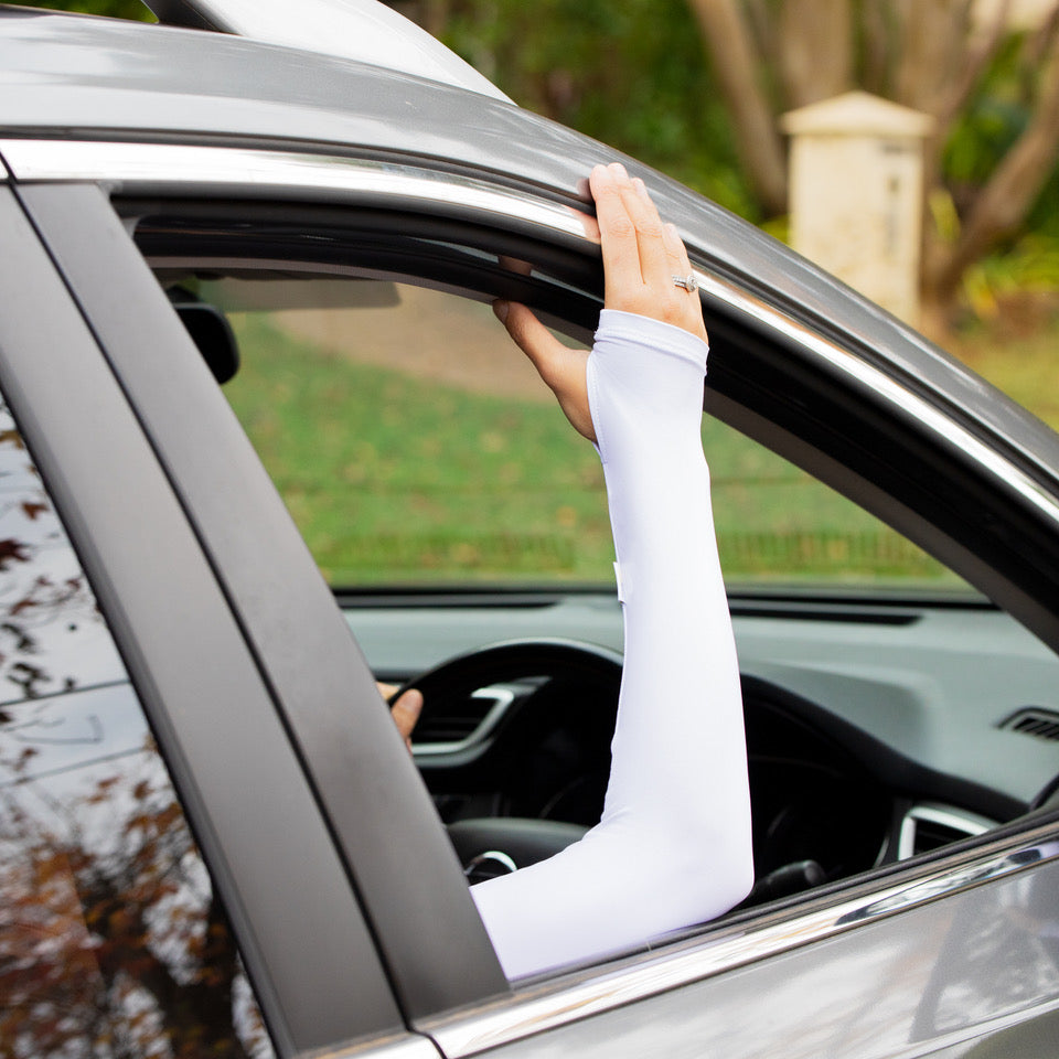crazy-arms-white-thumbhole-car-in-situ-2b.jpg